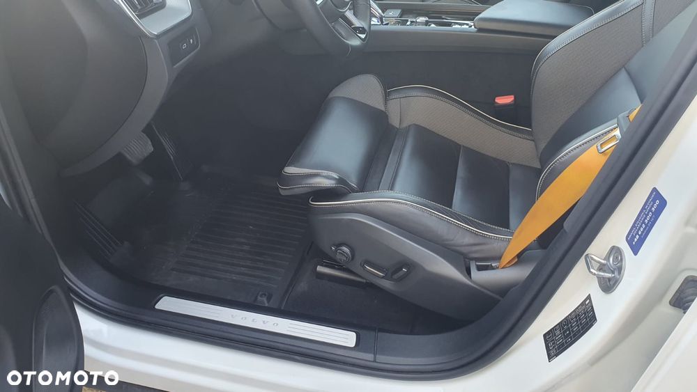Volvo XC 60 T8 Plug-In Hybrid AWD Polestar Engineered - 18