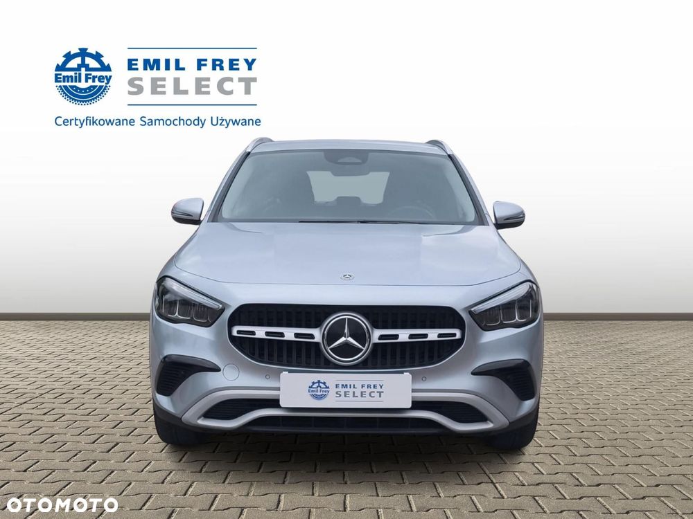 Mercedes-Benz GLA - 8