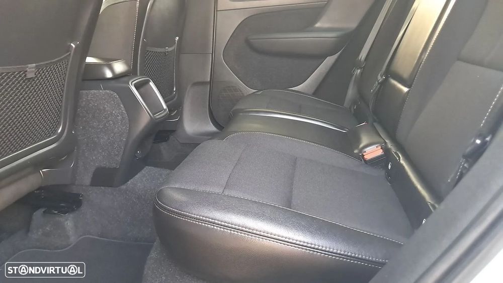 Volvo XC 40 2.0 D3 Momentum Plus - 44