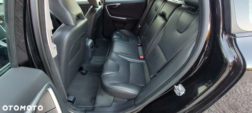 Volvo XC 60 D3 Drive-E Momentum - 22