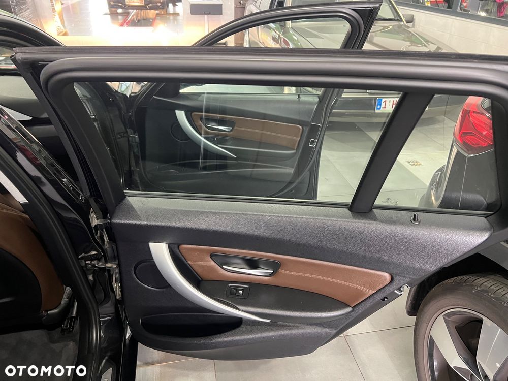 BMW Seria 3 320d Luxury Line - 23