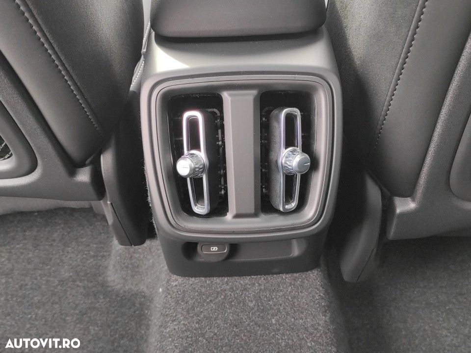 VOLVO XC40 2025 — imagine 20
