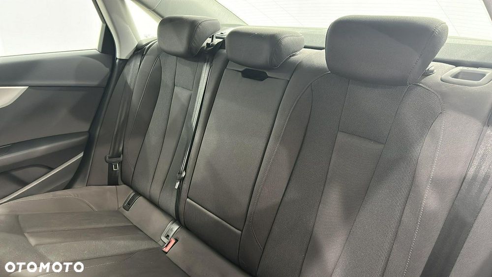 Audi A4 Limousine - 12