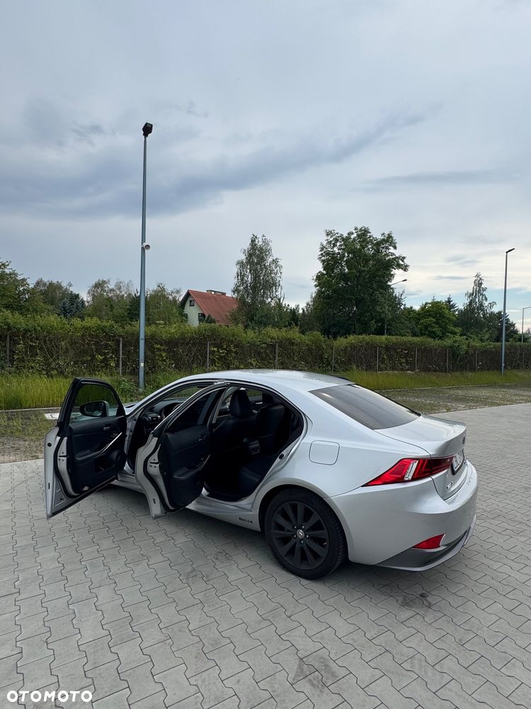 Lexus IS 300h Prestige - 20