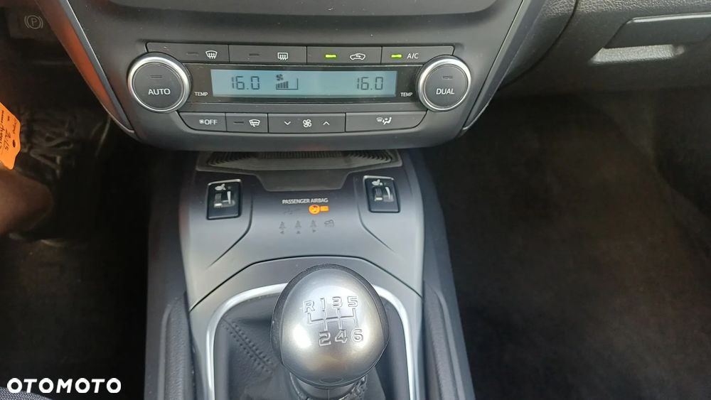 Toyota Avensis 1.8 Premium - 17