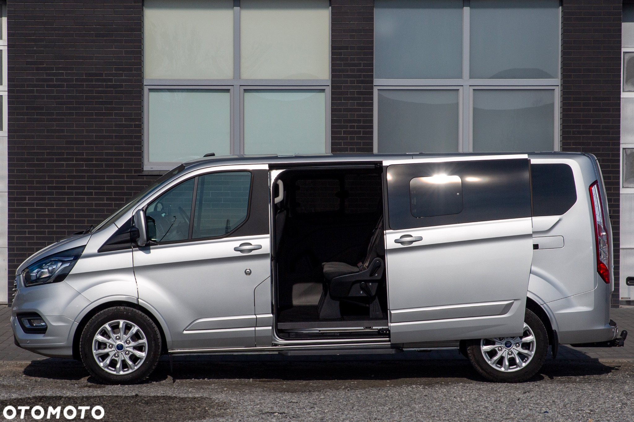 Ford Tourneo Custom - 5