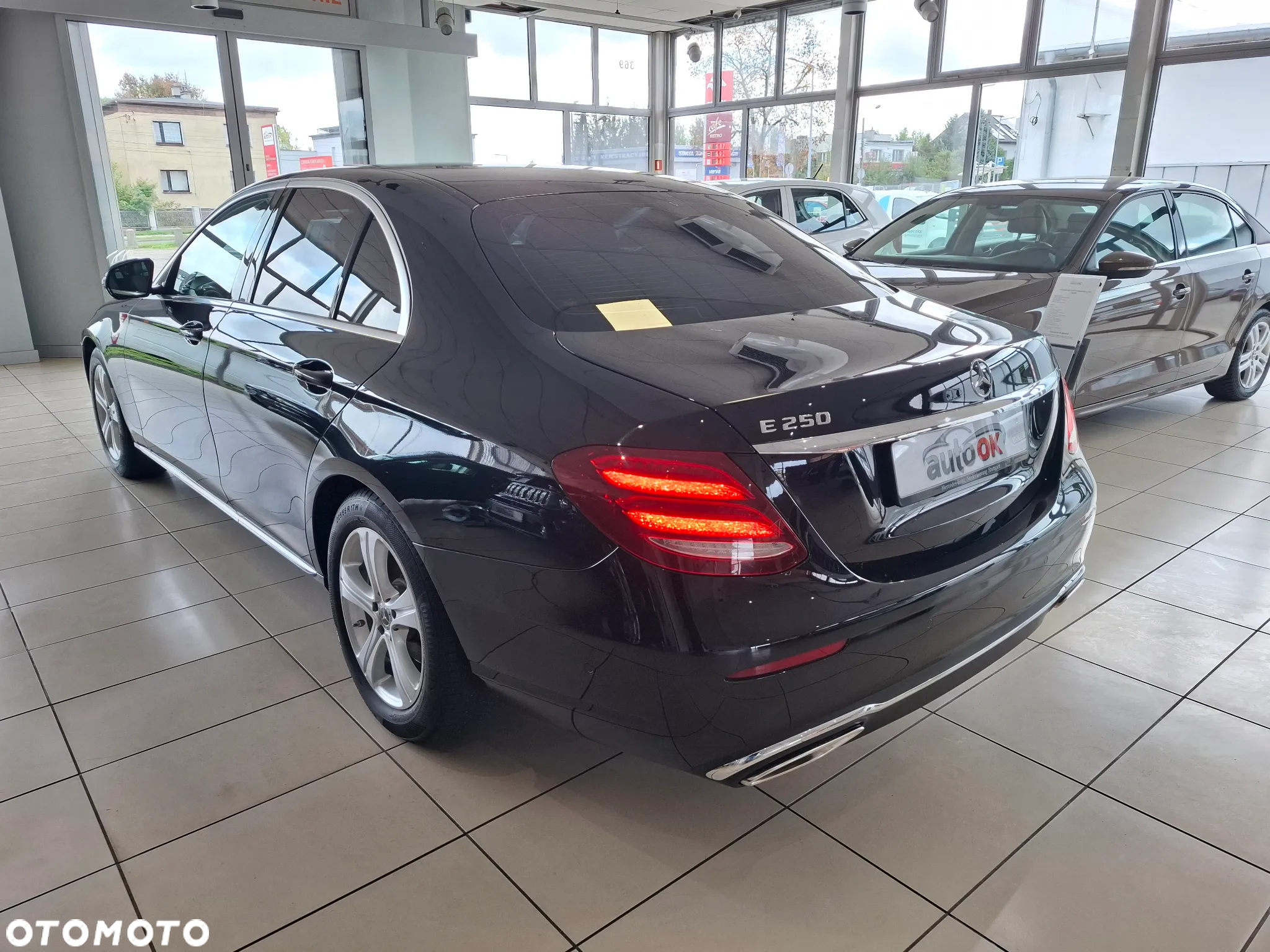 Mercedes-Benz Klasa E 250 9G-TRONIC - 6