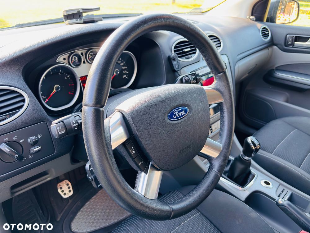 Ford Focus 2.0 16V Titanium - 19
