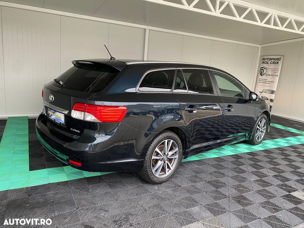 Toyota Avensis Combi 2.0 D-4D - 11