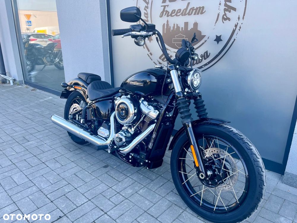 Harley-Davidson Softail Street Bob - 2