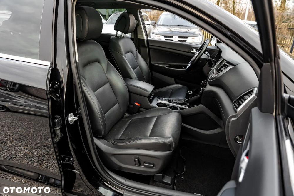 Hyundai Tucson 2.0 CRDI 4WD Automatik Premium - 25