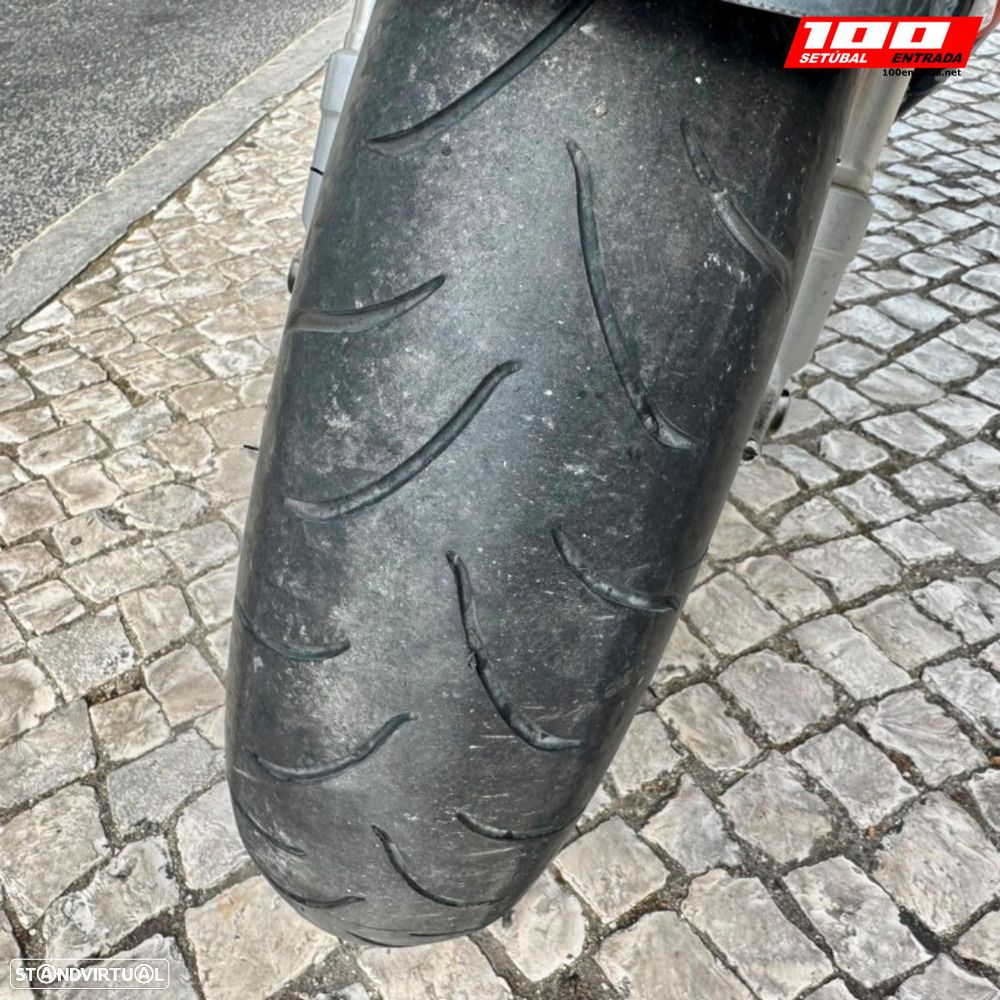 Honda CBR 900 RR - 28