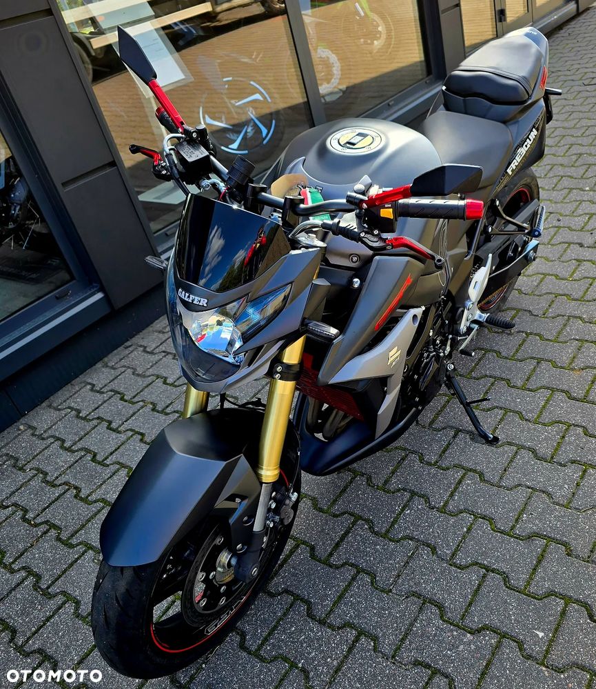 Suzuki GSR - 25
