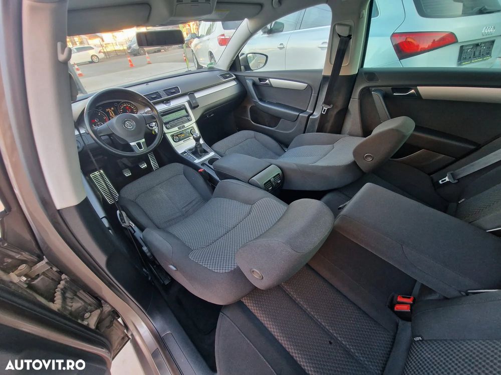 Volkswagen Passat 1.6 TDI DPF BlueMotion Technology Comfortline - 8