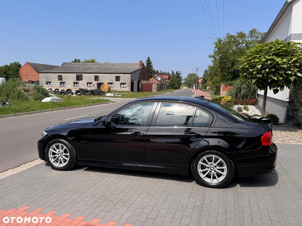 BMW Seria 3 320d DPF Efficient Dynamics Edition - 4
