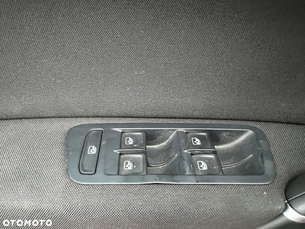 Volkswagen Golf Sportsvan SV 1.6 TDI BMT Start - 18