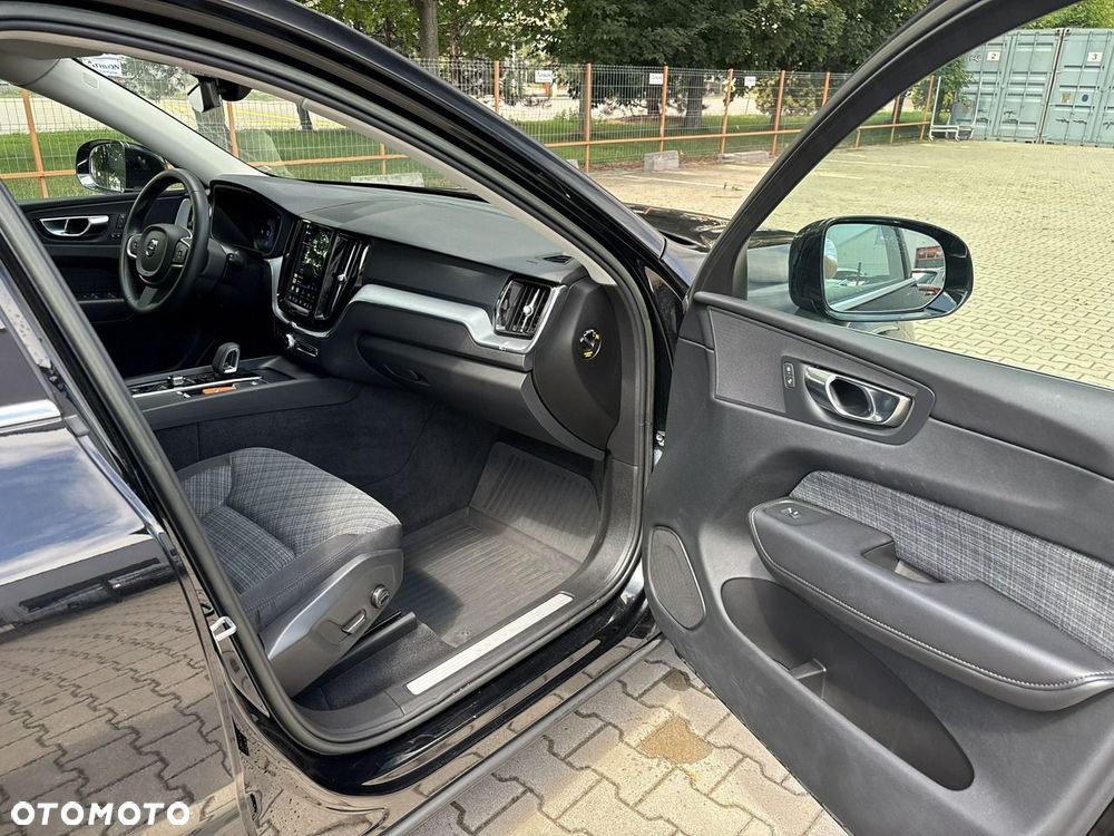 Volvo XC 60 B5 B AWD Momentum Pro - 16