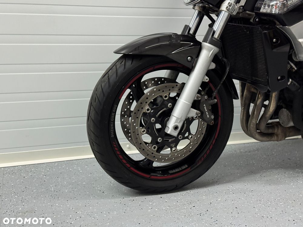 Suzuki GSR - 18