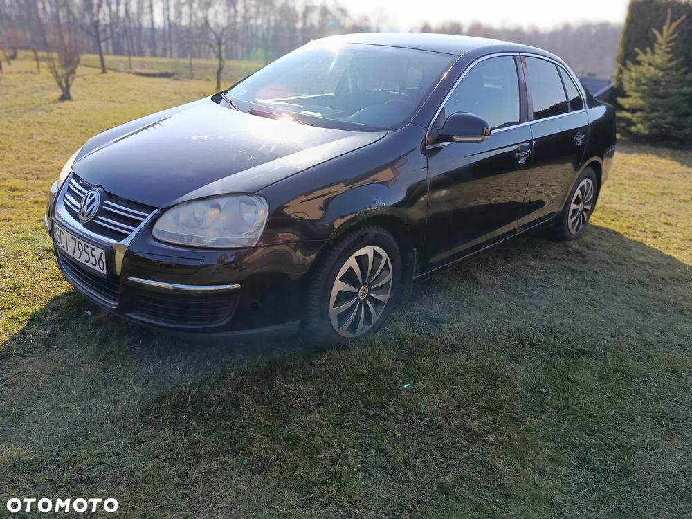 Volkswagen Jetta 1.6 FSI Comfortline - 1