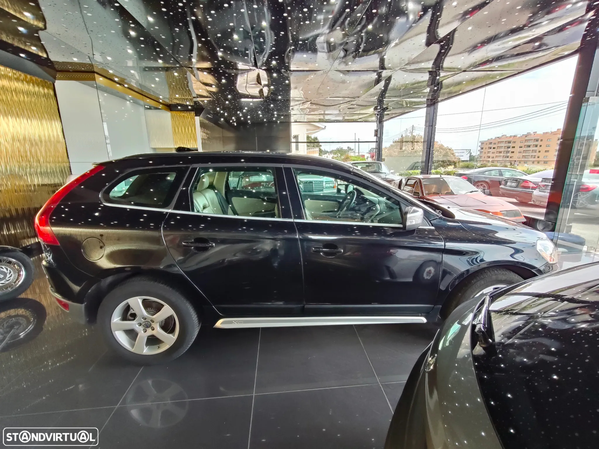 Volvo XC 60 2.4 D5 R-Design AWD Start/Stop - 4