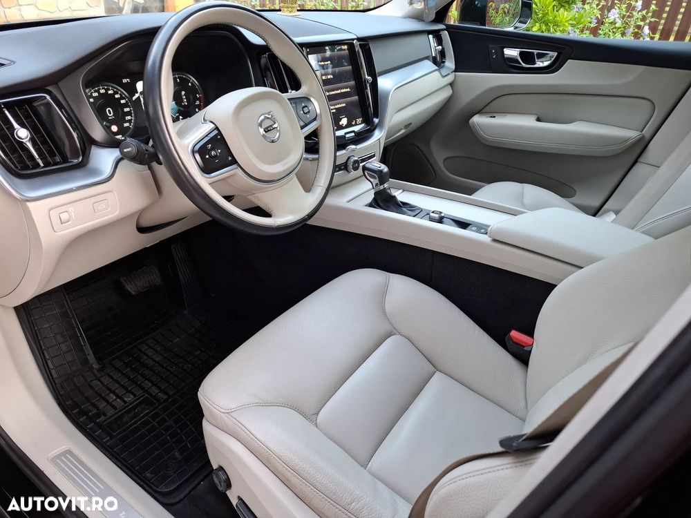 Volvo XC 60 D5 AWD Momentum - 11