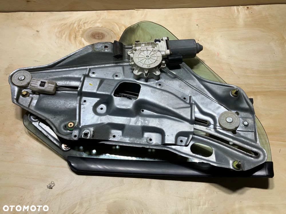 PODNOŚNIK SZYBY BMW E36 CABRIO TYŁ PRAWY LUB LEWY MECHANIZM SZYBY ELEKTRYCZNY SZYBA LEWA PRAWA KABRIO 8119985 8119986 - 8