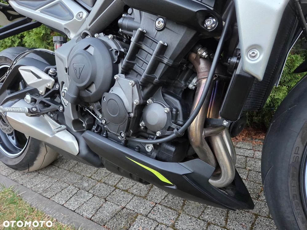 Triumph Street Triple - 17
