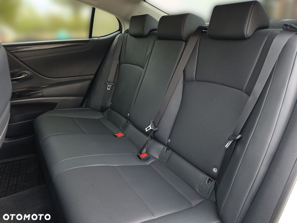 Lexus ES 300h Business Edition - 34