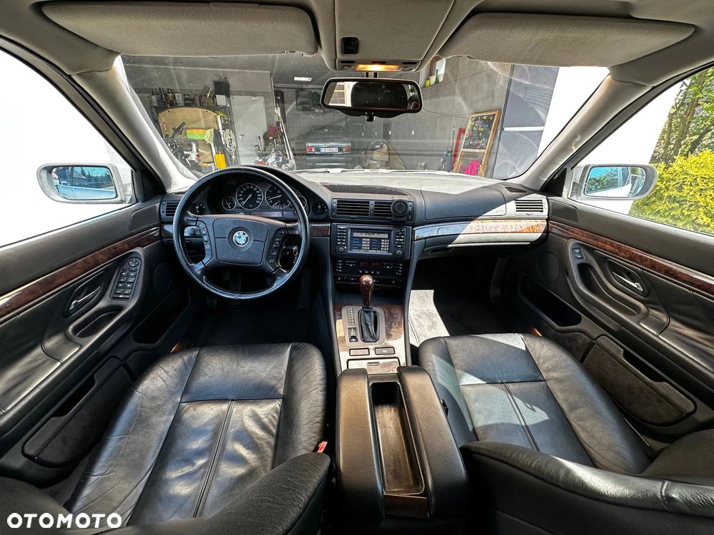 BMW Seria 7 740i V8 - 31