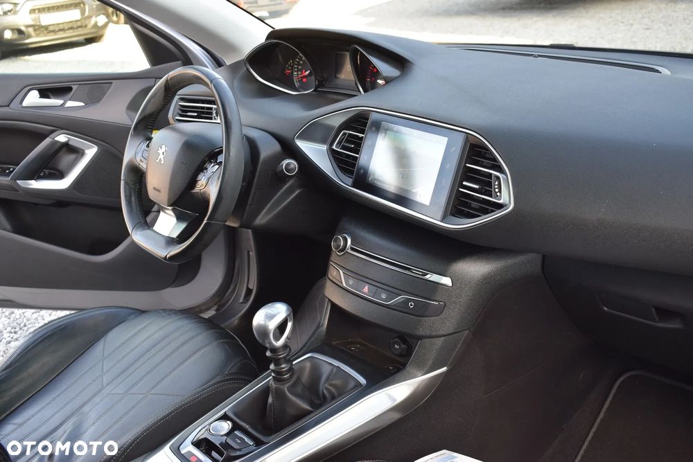 Peugeot 308 1.2 PureTech Allure S&S - 11
