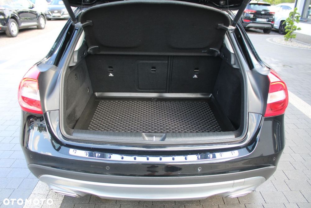 Mercedes-Benz GLA - 17
