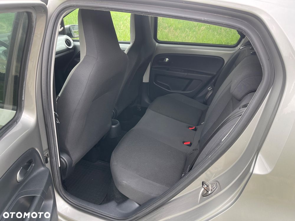 Volkswagen up! high - 12