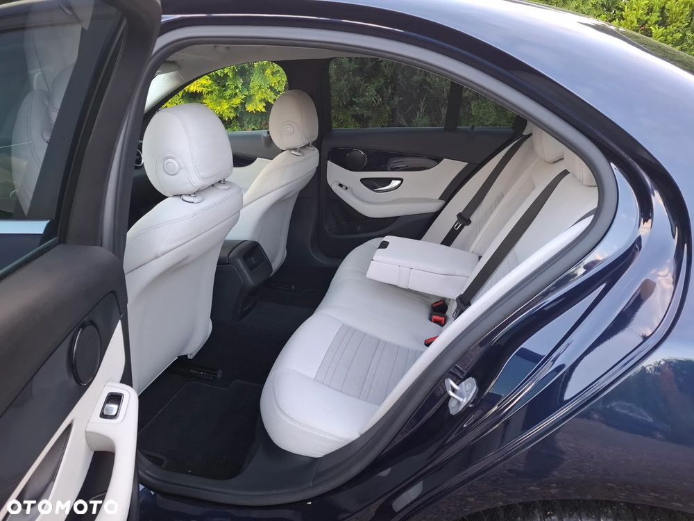Mercedes-Benz Klasa C 180 d Exclusive - 8