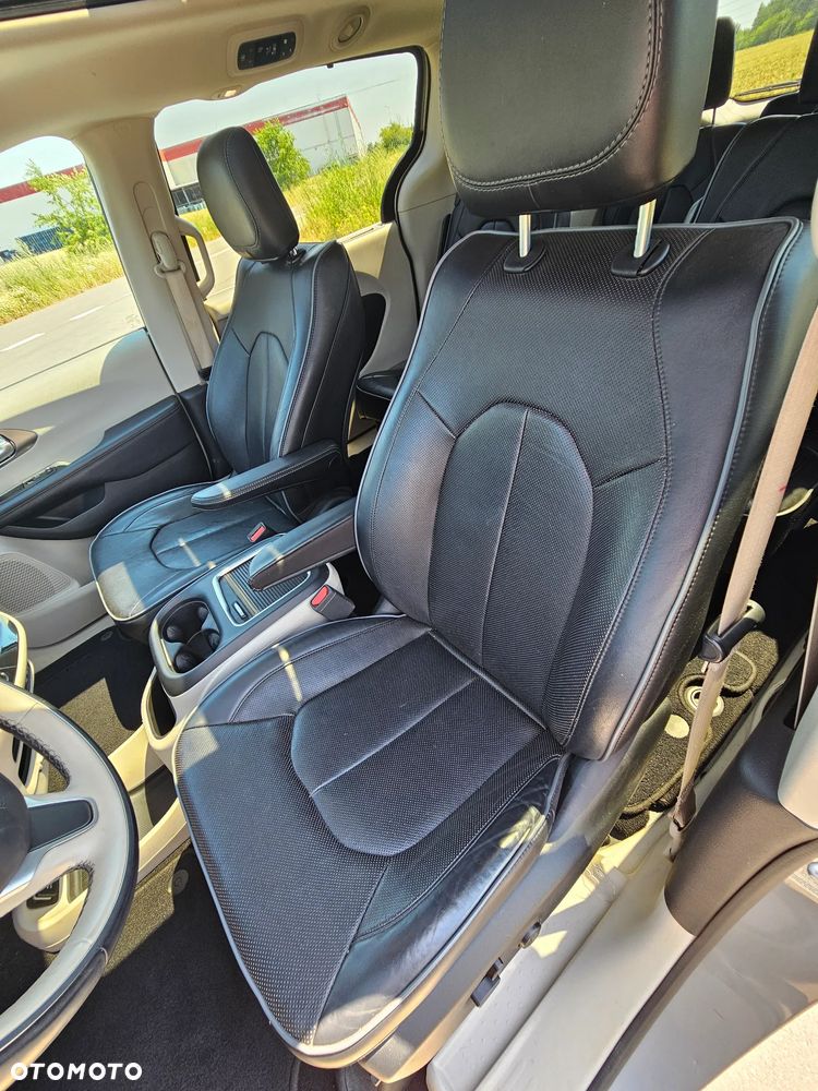 Chrysler Pacifica - 25