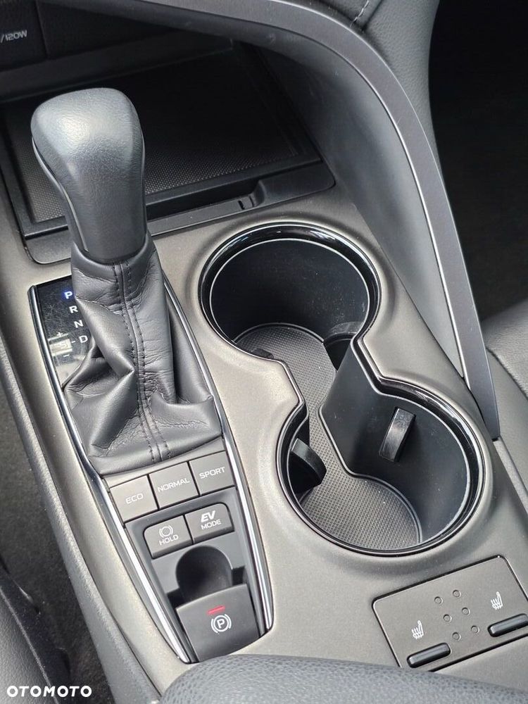 Toyota Camry 2.5 Hybrid Comfort CVT - 27