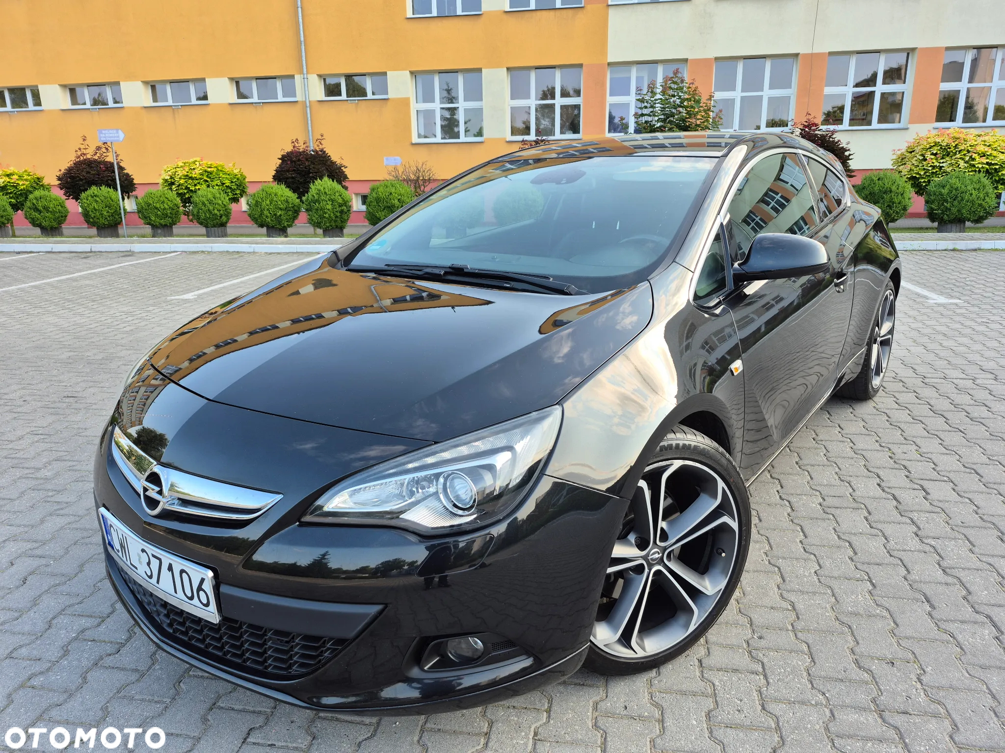 Opel Astra IV GTC 1.6 T Sport - 2