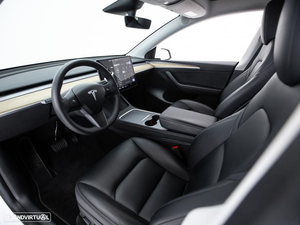 Tesla Model Y RWD — fotografia 7
