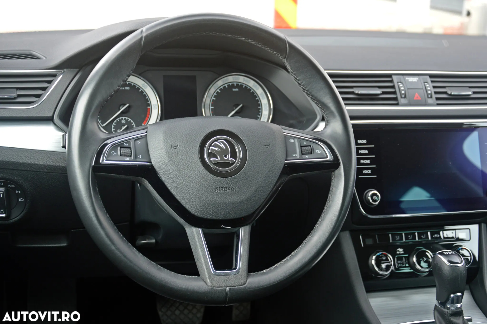 Skoda Superb 2.0 TDI DSG Active - 25