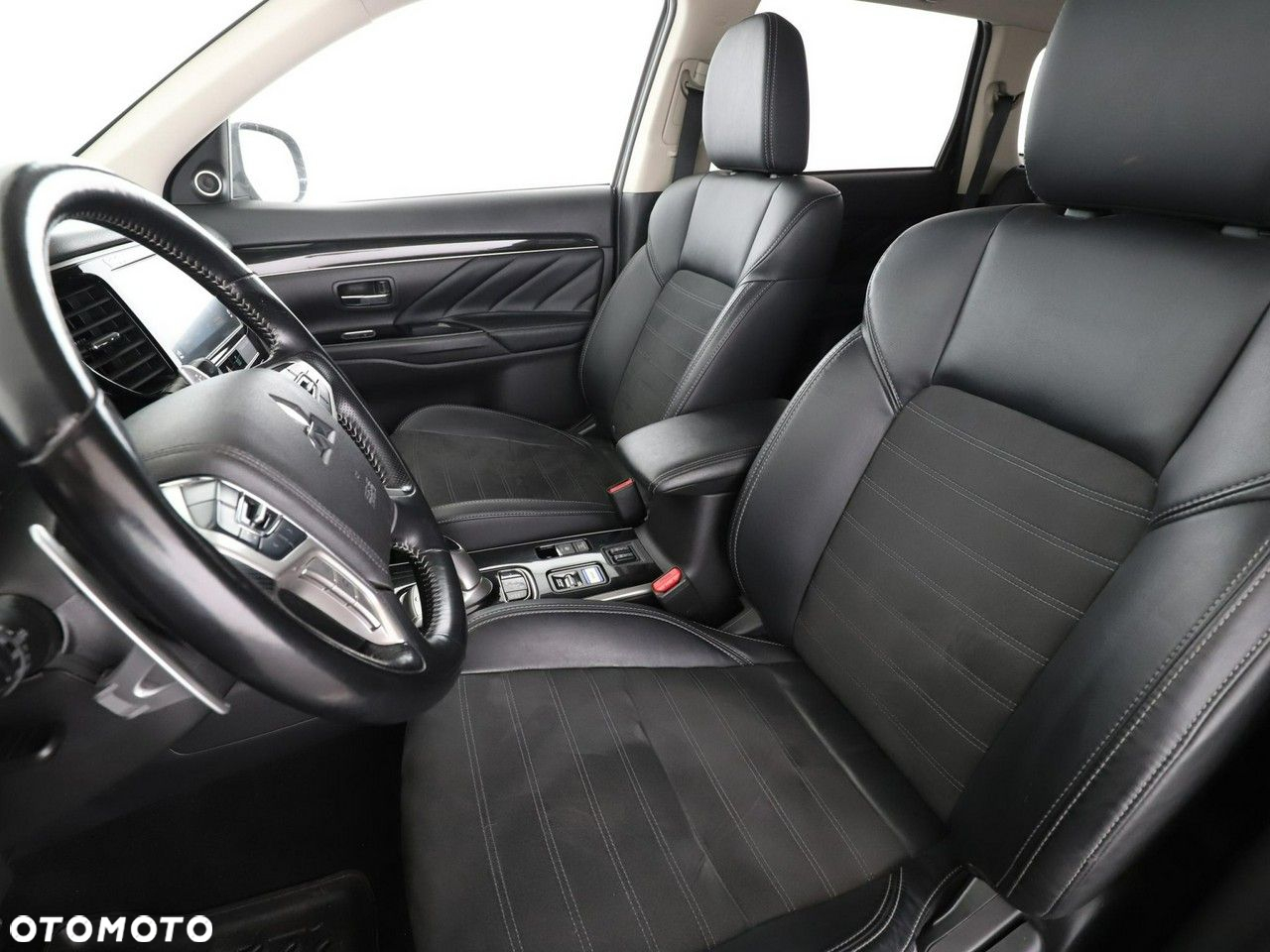 Mitsubishi Outlander 2.4 4WD Plug-In Hybrid - 13