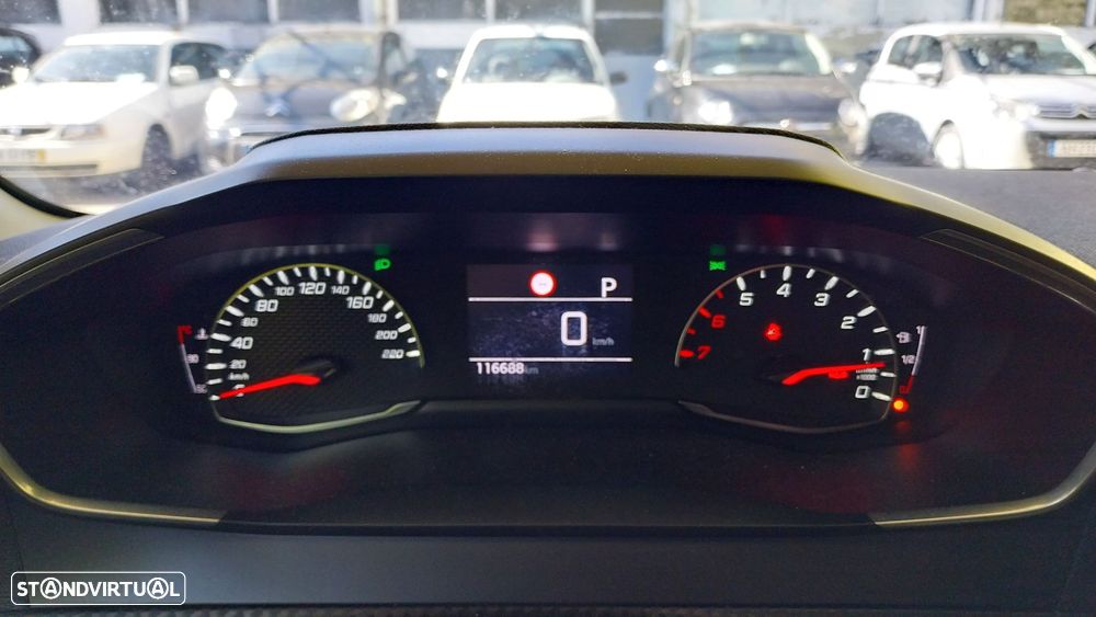 Peugeot 208 1.2 PureTech Allure EAT8 - 8