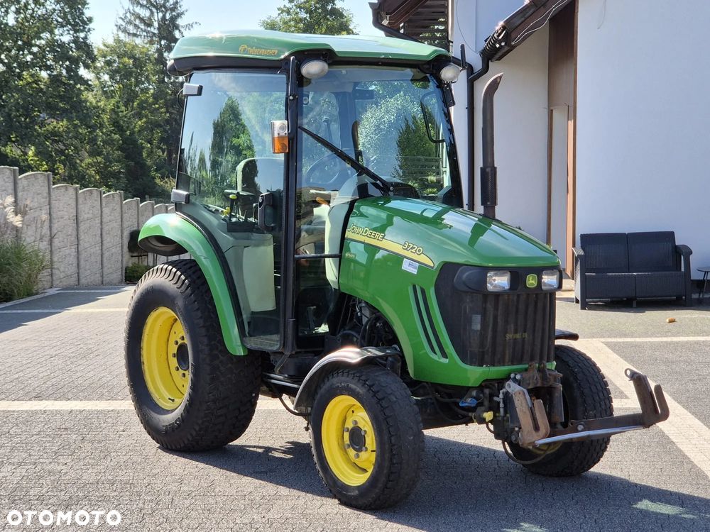 John Deere 3720 4x4 - 2