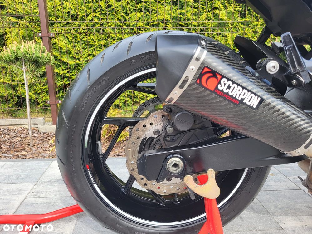 Suzuki GSX - 28