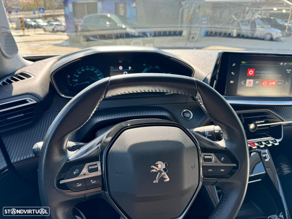 Peugeot e-2008 Allure - 8