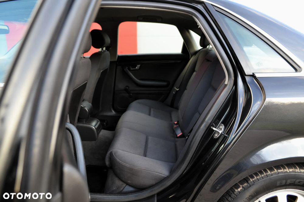 Audi A4 Limousine - 8