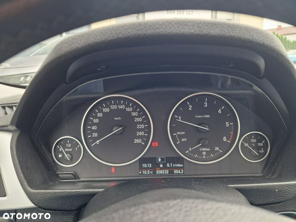 BMW Seria 3 320d xDrive - 29