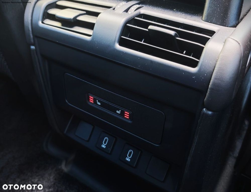 Land Rover Defender - 21