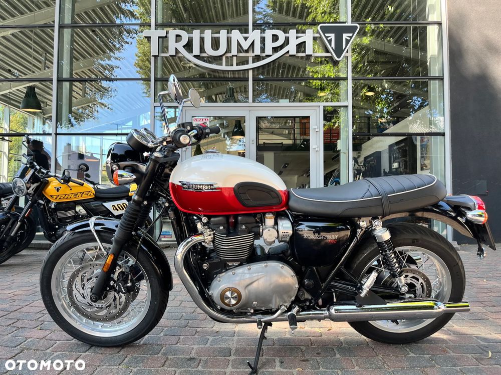 Triumph Bonneville - 4