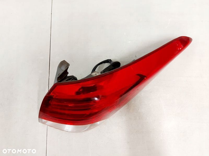 HYUNDAI I40 LIFT SEDAN LAMPA PRAWY TYŁ TYLNA 92402-3Z6 - 7