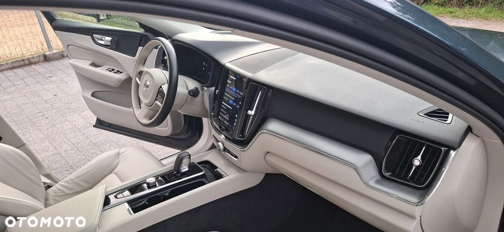 Volvo XC 60 T8 Plug-In Hybrid AWD Ultra Dark - 28
