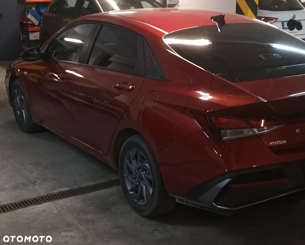 Hyundai Elantra - 4